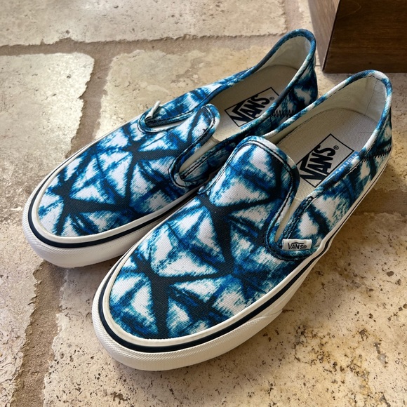 Classic VANS Slip-On Loafer Sneaker Unisex (Men 7 | Women 8.5) Tie-Dyed Like NEW - Picture 1 of 5